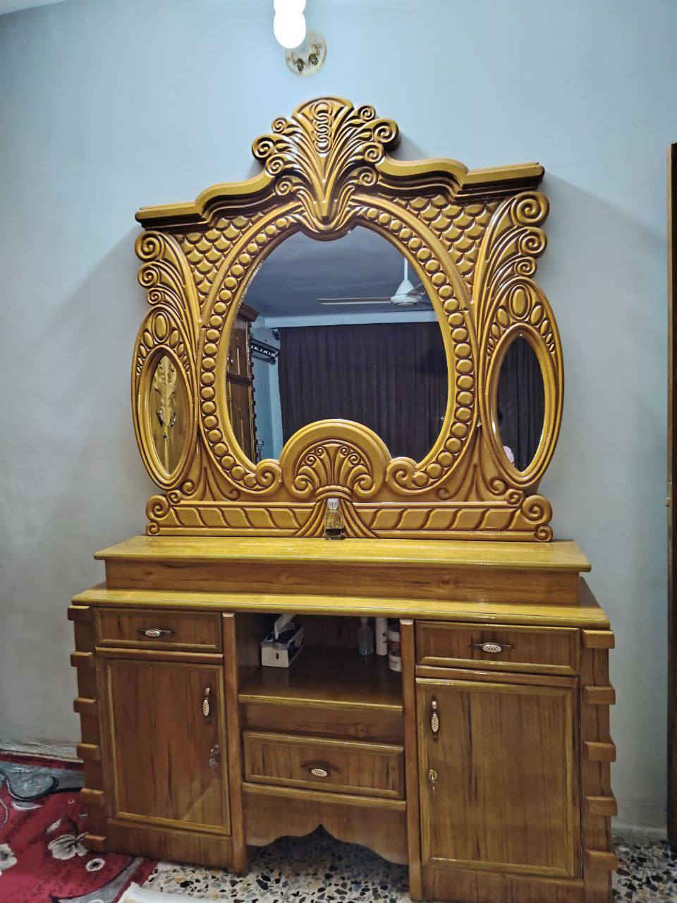 السلام عليكم غرفه اخت الجديده ست بوب وملحق 5 قطع ستندر موديل عروسه البحر صاج وجه 6ملم والداخل 4ملم  تطعيم داير حبل زان للاستفسار ***********
