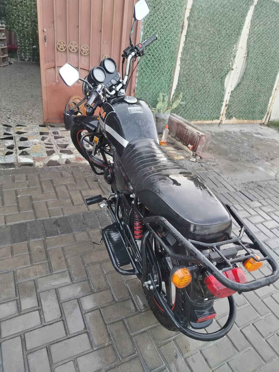 السلام عليكم شباب دايوان للبيع موديل 24 الدراجه نضيفه ومناقصها كلشي الدراجه بدون اوراق اكفلك سرقه و عشاير ماشيه 8000 وقابله للزياده الدراجه شبه زيرو استخدام شخصي السعر 750 وبي مجال للشراي العنوان بغداد البياع ***********
