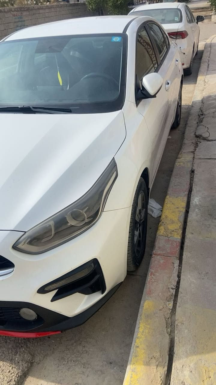 السلام عليكم للبيع سيراتو 19 خليجي  رقم بغداد ماشيه120  الف باسمي
تحويل مشروع وطني
#المواصفات 
محرك 1600
تبريد قطعتين 
داخل لونين 
مري شفط 
أشاير بالمري 
خمسه ويل كب
تحكم ستيرن 
نضامين
سويج شخاطه عدد أثنين
تخم تاير + باتري جديد
السياره مال جناي .
السياره ع وضع الشركه .
باقي المواصفات معروفه 
#السعر146 وبيه مجال قليل

للأستفسار الأتصال على الرقم
***********
العنوان بغداد
