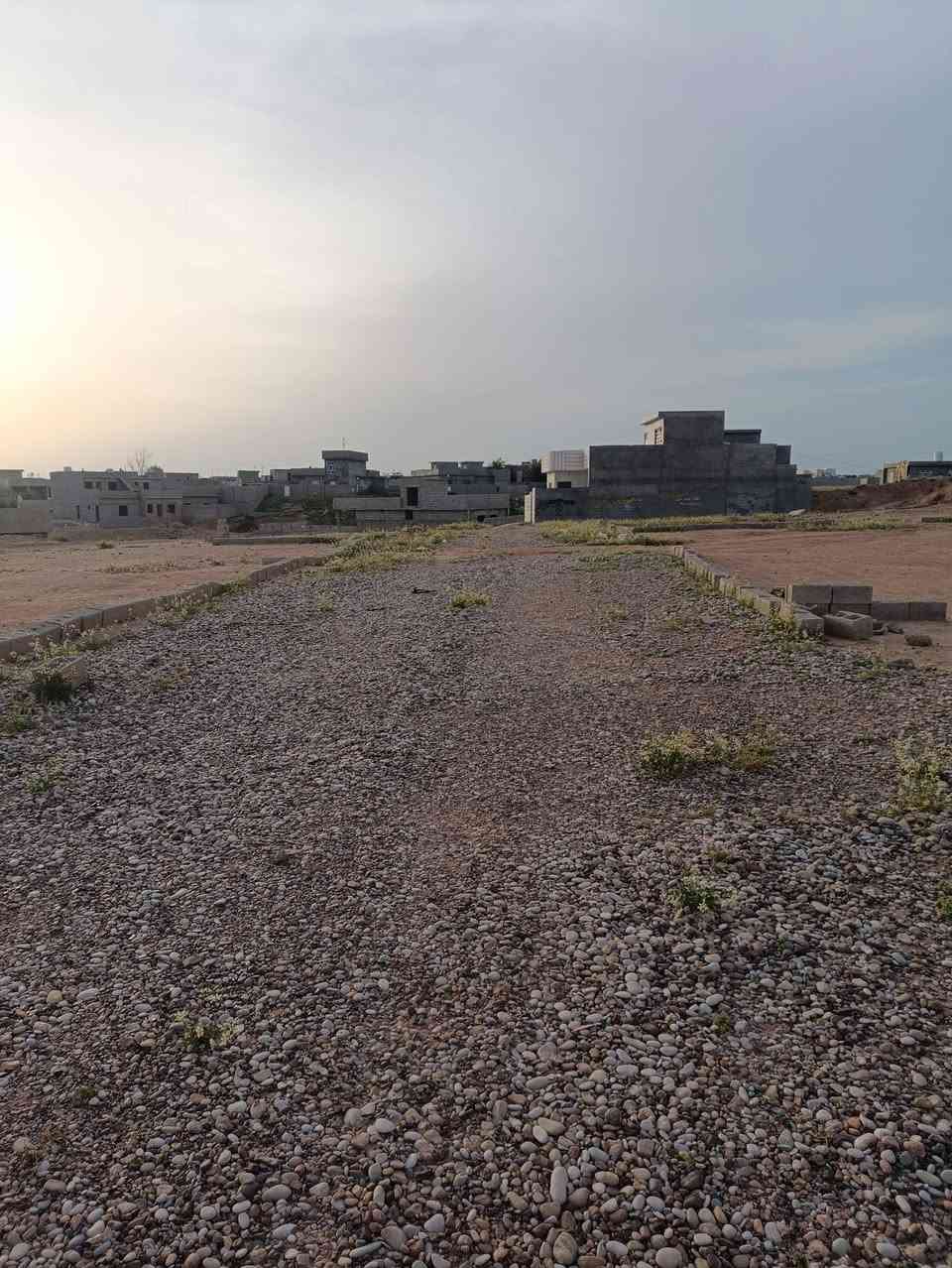 قطعه للبيع حي الشرطه خلف جامع مالك الملك بنص البناء 200متر سعر 10وبيها كل المجال لان محتاج
***********
