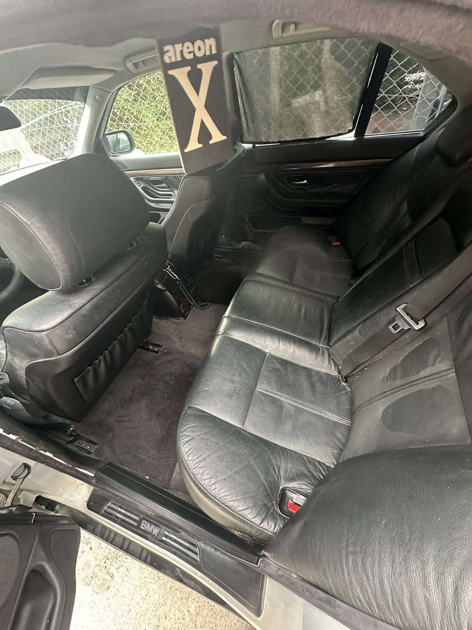 السلام عليكم 
للبيع BMW 1996محدثه2000

مكينه جديده 744 كير جديد  صدر امامي جديد جنطه شفط مري شفط وقلاب غرفه نضيفه رقم واسط بأسمي 
السعر 75وبيه مجال 
الرقم ***********
