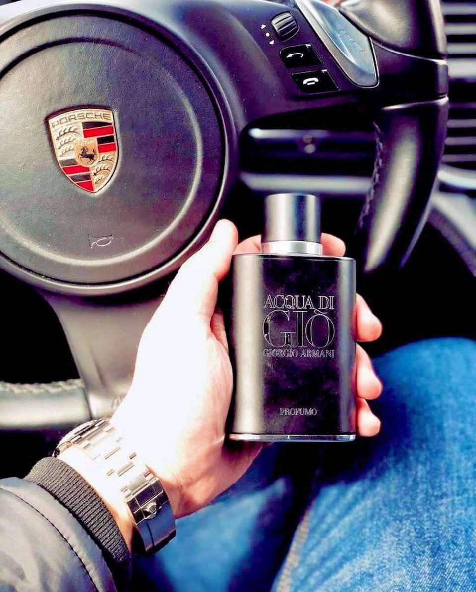 العطر الرجالي الاكثر طلبا 
عطر أكوا دي جيو بروفومو من جورجيو أرماني Acqua di Gio Profumo Giorgio Armani

عطر أكوا دي جيو بروفومو Acqua di Gio Profumo هو أحدث عطور دار جورجيو أرماني Giorgio Armani للرجال صدر مطلع هذا العام 2015 كأحد عطور الأروماتيك أكواتيك في قنينة سوداء اللون مع مكونات أكثر عبقا من الإصدارين السابقين (أكوا دي جيو ، و أكو دي جيو إيسنزا)
لحجز واستفسار واتساب ***********
