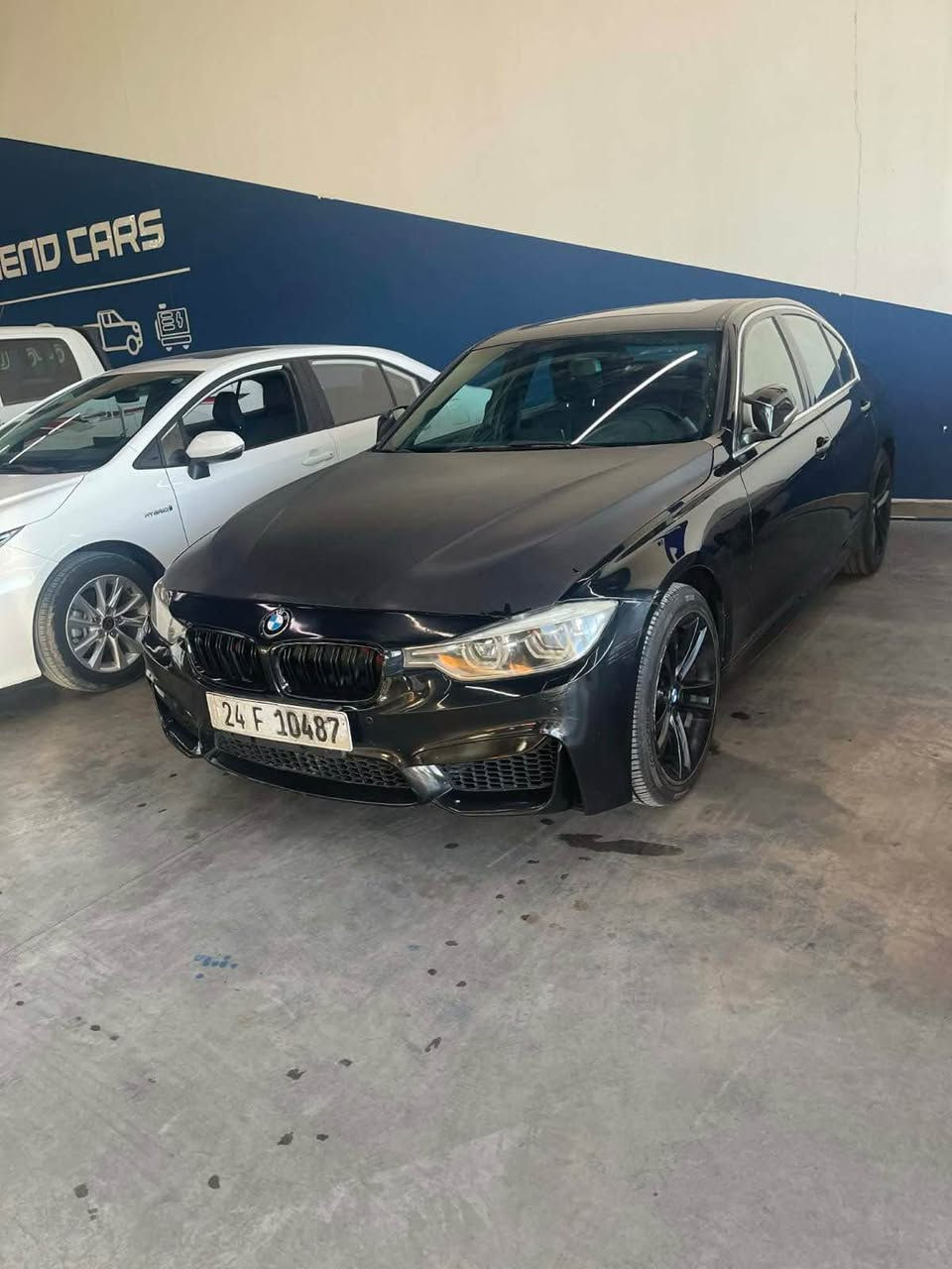 ⸻

🚘 للبيع: BMW 330i 2017 — معدّلة تعديل كامل (M Kit)

السيارة نظيفة وتكفيها نظرة 
البنيد والقمارة مغلف للحماية👌
مصروف عليها أكثر من 5,000$ تعديلات وصيانة ✅

التفاصيل:
▪️ موديل: 2017
▪️ اللون: أسود
▪️ العداد: 195 ألف كم
▪️ فول مواصفات
▪️ M Kit كامل
▪️ لايتات خلفية M CS
▪️ بطارية جديدة
▪️ دبلات جديدة
▪️ حدادية كاملة جديدة (أذرع، قطع، كلشي)
▪️ أدَامة كاملة للمحرك
▪️ سحب بارد

الحادث:
واردة أمريكا / كوبارت
الحادث بالجنطة الخلفية فقط
تم تبديل قبق الجنطقه فقط فقط فقط وبيها بارد بالجاملاغات االخلفيه ✅
لا تأثير على الشاصي ولا على المكينة

📍 الموقع: اربيل
💰 السعر: 19,000$ وبي مجال
📞 التواصل خاص أو اتصال ***********

السيارة جاهزة، تركب وتتوكل 👌 ما تحتاج شي نهائيًا أربيل, العراق
