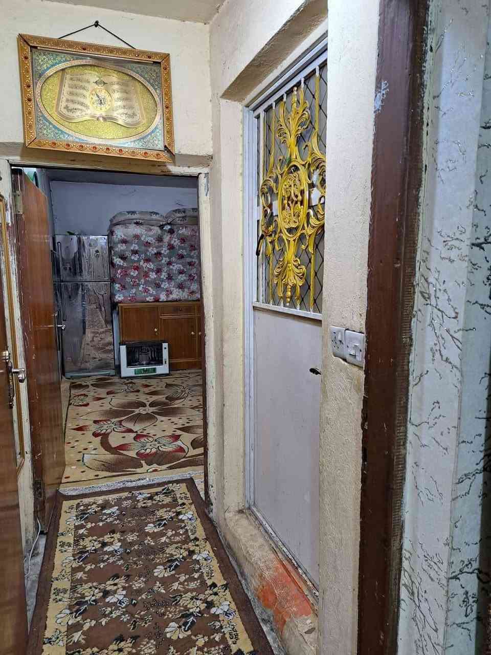 السلام عليكم 

نصف قطعة 72م شرك للبيع في قطاع 9 
على الشارع الفلاح بثاني فرع من جهة الاشارة

 بناء عكادة نظيفة

تحتوي على غرفة نوم واستقبال ومطبخ ومنور وحمام وتواليت وفوك بيها غرفة وحدة وسطح

وبيها مؤجر حالياً تريد تسكن بيها او تعوفها مؤجرة

بأسم شخص واحد ثاني يوم يفتحلك بيان

للأستفسار أكثر الاتصال على الرقم

***********
