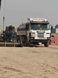 شاحنة • للبيع