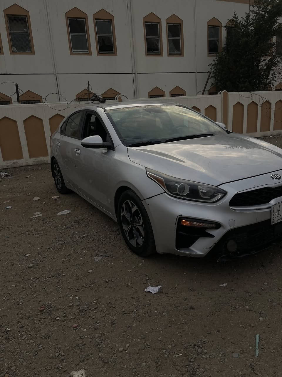 السلام عليكم
كيافورتي 2022 
محرك 2000
رادار امامي 
كهربائياته خير من الله 
السعر 120$ 
الرقم. ‭0770 254 2445‬
