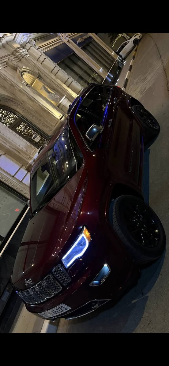 السلام عليكم 
جيب كراند شيروكي 17 فول مواصفات 1/1 اوفار لاند 
رقم بغداد الجديد بأسمي تحويل ثاني يوم سنويه جديده وهزه جديده ماشيه 90mi 
المواصفات 

جوبلسات 
تدفئه وتبريد كشنات
رادار امامي  
خزن ميموري 
كشنات كهرباء كشنات لون احمر جلد وكنتاره 
قماره كنتاره 
حداده جديده تايرات جديد 
السياره فول موصفات مزوعه معروفه مواصفات لاوفر لاند 
السياره 8سلندر  5700 السياره مبرمجه علبانزين العادي بدون دكه دوانز 

السياره بيه فقط كلير قطعتين من امريكا 
وبيه نسبه تقرير تعمل وتسير بدون اي  مشاكل 
 بيع فقط بدون مراوس السعر 185  
الاتصال ***********
