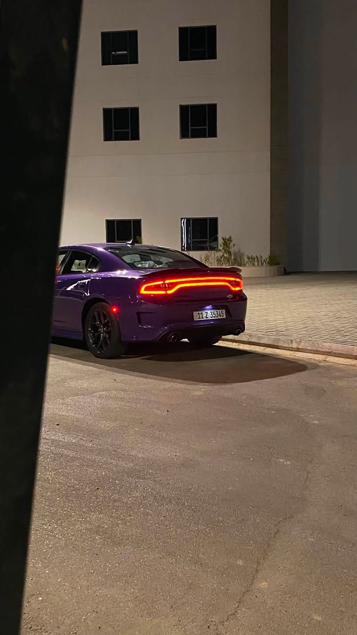بسم الله الرحمـٰن الرحيم
Dodge Charger (GT Super Track Pack) 

""""""""""""""2023""""""""""""""
جارجر GT سوبر تراك باك بلاك توب اصل لون بنفسجي

قبل لا ابلش بالسيارة ترا السيارة لون وموديل 

موصفاتها :
بصمة
شاشة
كشن خزن ميموري
مازدات زنون + بلوجكترات زنون
سيارة بلاك ادشن كامل من الوكالة 
سوبر تراك باك (تخلي السيارة چلبة)
درايف مود 
ايكو سبورت
دفع خلفي 
گير طيارة 
شفتات سترين
ويل 20 انج
تخم تاير جدد
السيارة تلمع 
نشطة وخفيفة 
وبعد مواصفات الGT معروفة 

حادثها‼️‼️:
جاملغ وبنيد صبغ فقط 
واكو طخة بخشم الشاصي بدون لحيم ولا گص السيارة دبل كود (قبق الجنطة) بيها
والمعروف بالدبل كود مو عيب شرعي !
السيارة مرتبة وحلوة وتجذب انظار من تمشي بالشارع واتوقع هذا اللون محبوب الكل 😈

السيارة ماشية 57,000 الف ميل

سعرها 21,000 الف دولار وبيها كل المجال  للطيبين🤎

اي استفسار تكدر تستفسر اهنا وتكدر عل هذا الرقم 
وبالحالتين موجود جواب لاستفسارك وتدللون علينا حبايب🤍.

للاستفسار :***********
موجود واتس أب 
ورصيد 
ومتواجد بكل وقت🤍🤍

المكان بغداد 📍
