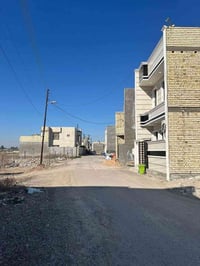 وبركاته  دار للبيع   المساحة :50 متر  الواجهة: 4 نزال12   غرفتين كبار ...