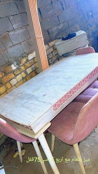 ميز طعام • كراسي • نضيف