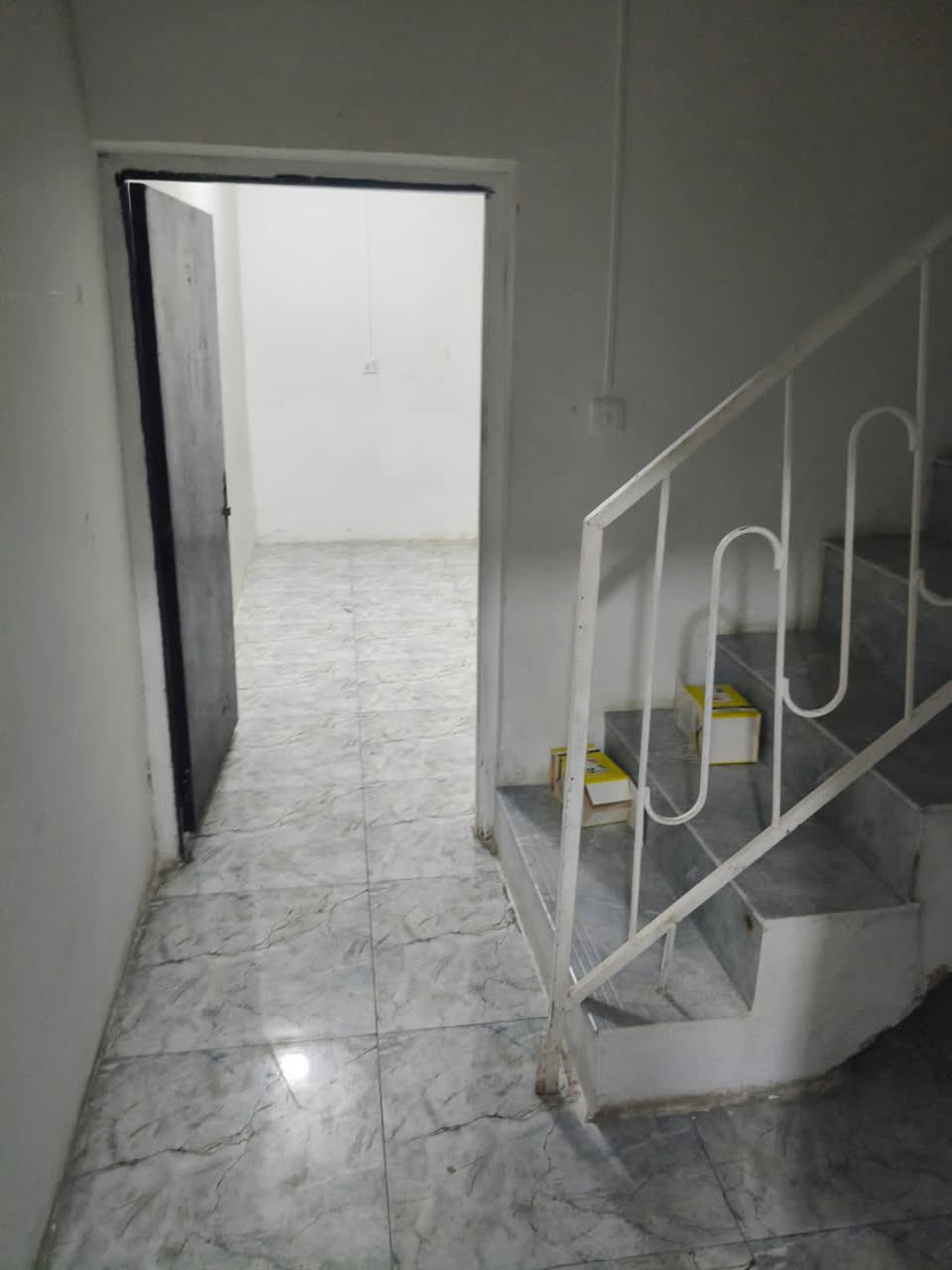 🧱 مشتمـــل   للإيجــــــار  

🔻متـوفر كافـة الخدمـات تبليـط +كهــرباء +مـاء 
ـــــــــــــــــــ

#المــــوقـــــع //  الورديــة سيـف سعـد سنتــر علــى شــارع 30 قريب جدا عن الشــارع العـام   
___________________
🔻 المحتويــــــات //

#الطابــــــــــــــق الأرضـــــــــي //
 استقبـال و غـــــــرفة نــــــــوم  وهـول ومطـــــــبخ  ومجـمــــــــع صحـــــــــــيات  وكـراج 

🔻مبلــغ الايجـــار 350 الــف
___________________

للأستفسار أكثر الاتصال //  
📱***********
📱***********
ق______________________
🔷 لمــــــن يــــــرغب فــــــي عــــــرض عقاره طابــــــو صــــــرف او زراعــــــي او تجــــــاري يرجــــــى مراســــــلتنا 🔷
