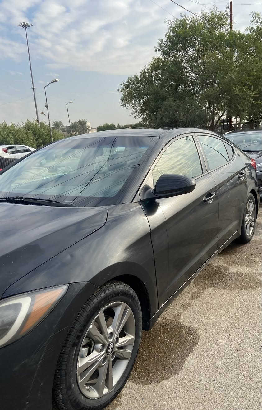 سلام عليكم للبيع النترا 2017 وارد أمريكي
السيآره فول مواصفات بصمه تشغيل بصمة أبواب فتحه كشنات اماميه تدفئة وكشن السايق كهرباء رادار نقط عمياء شاشه كأمره خلفيه حادثها موضح بالصور ربع البنيد وشويه جوه قبق البانزين ومصبوغه على كدها ماشيه 116 الف ميل رقم اربيل بأسمي السياره 125 وبيها مجال  مكاني بغداد حي الحسين او الدوره ***********
