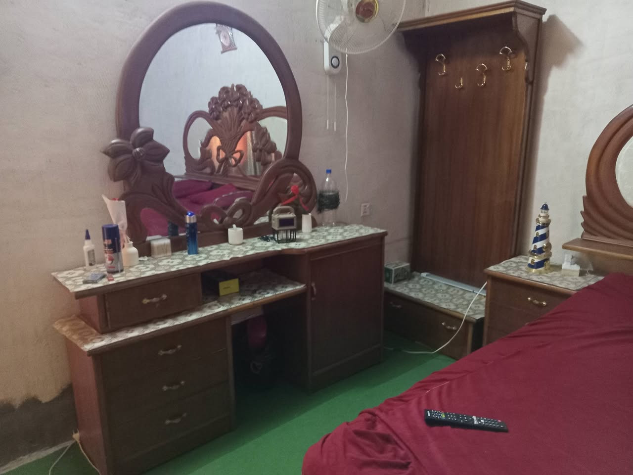 السلام عليكم متاح غرفه اخ الجديده ٦ وملحق مع مراوح جداريه  وبلازمه جديده بيع مستعجل بغداد قرب جسر  الفرنسي ***********
