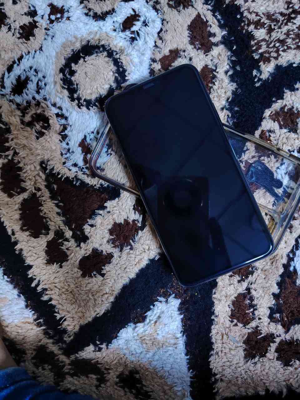 للبيع السعر ٣٥٠ ١١ برو ماكس ***********    بطاريه مبدال بس
