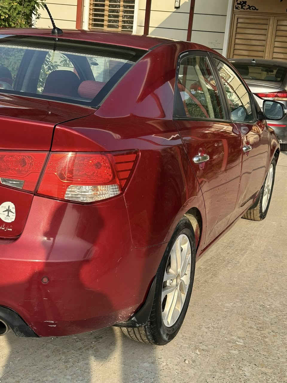 سلام عليكم سيراتو مديل 2011 فول مواصفات
فتحه تحكم ستيرن 
كشنات تدفئه 
محرك 1600
حادثه الجاملغ العكس السايق 
بيه اربع قطع ابيع حزام 
رقم اربيل الجديد 
السعر 75 وبيه مجال 
مكانه كربلاء الحسينيه 
***********
