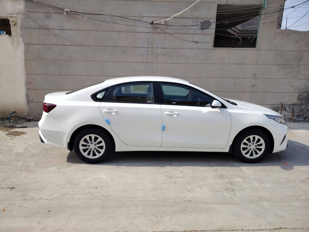 اللهم صل على محمد وال محمد 
كفاله عامه     كفاله عامه 
سيارة سيراتو للبيع موديل   2022 
السونار مرفق مع الصور                  

*   حجم المحرك  1600
*    رقم السيارة اربيل 
*   داخل السيارة لونين 
*   تبريد قطعتين 
*   تحويل او  وكالة جاهز  

مكفولة كفالة عامة كير ومحرك وكشر  
مكان السيارة واسط  
***********
***********
