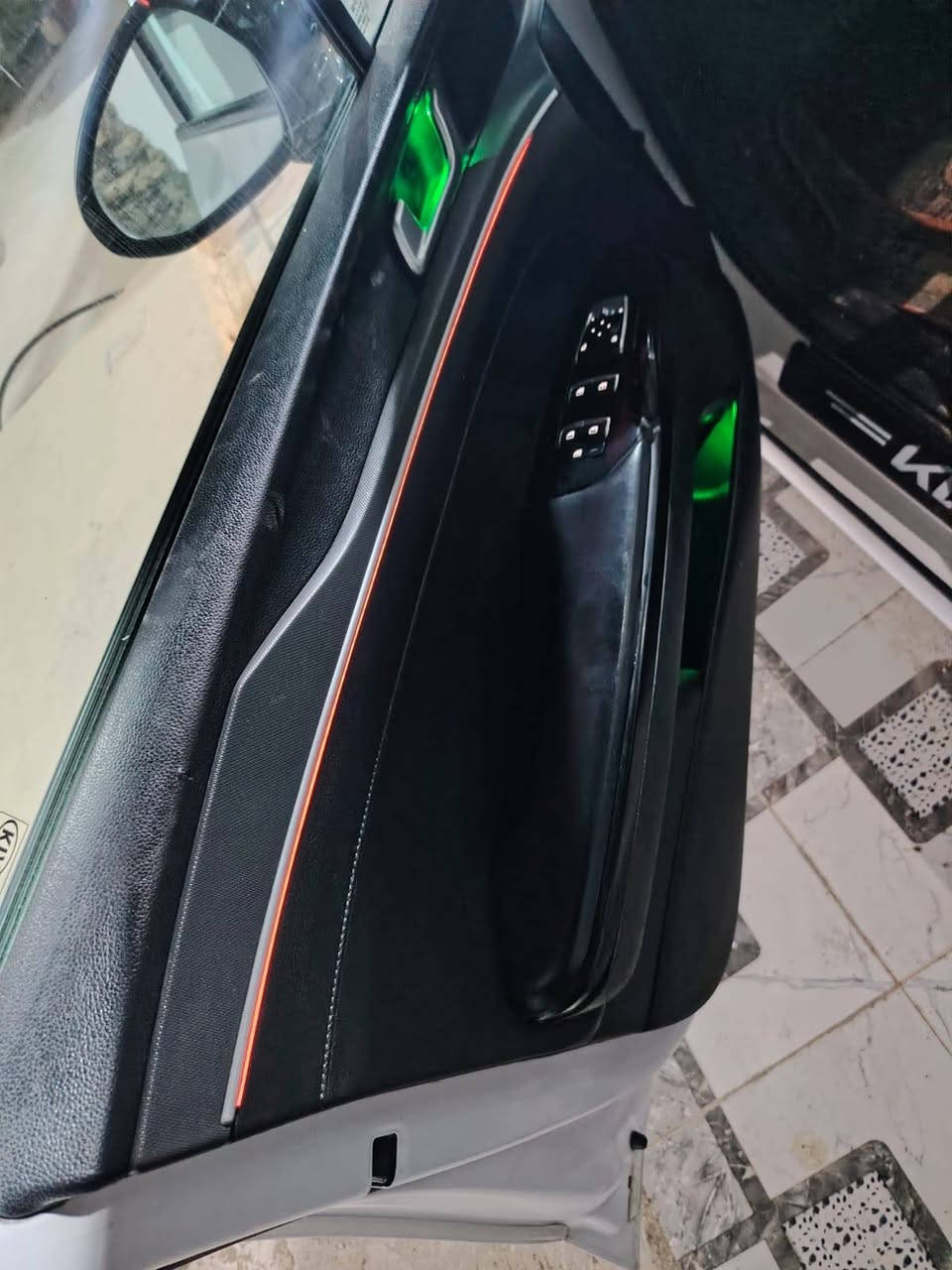 كي فايف جيتي لاين2021
مرقمة بغداد معوقين باقي 6 أشهر وتصير حره 
السعر مناسب جدا 135 وبيه مجال للطيبين 
فول مواصفات 1/1 أعلى فئة بصمة تشغيل عن بعد فتحة سقف بانوراما شاشه كبيره كاميرا دوارة شحن لاسلكي مثبت سرعه تحكم ستيرن رادرات امامي وخلفي حساسات أمامية وخلفية نظام سرعه نورمال فورمال كوستم سبورت رياضي عدم نزلاق سايد بريك بصمه لايت زنون ابيض قوي جدا مكينه 1600 توربو حادث خلفي بسيط جدا بدون دواخل بجم كبس وظع الشركة مكفول لغود شواصي گير مكينه وظع الشركة سياره مال جناي مناقصة أي شيء  
 ***********
