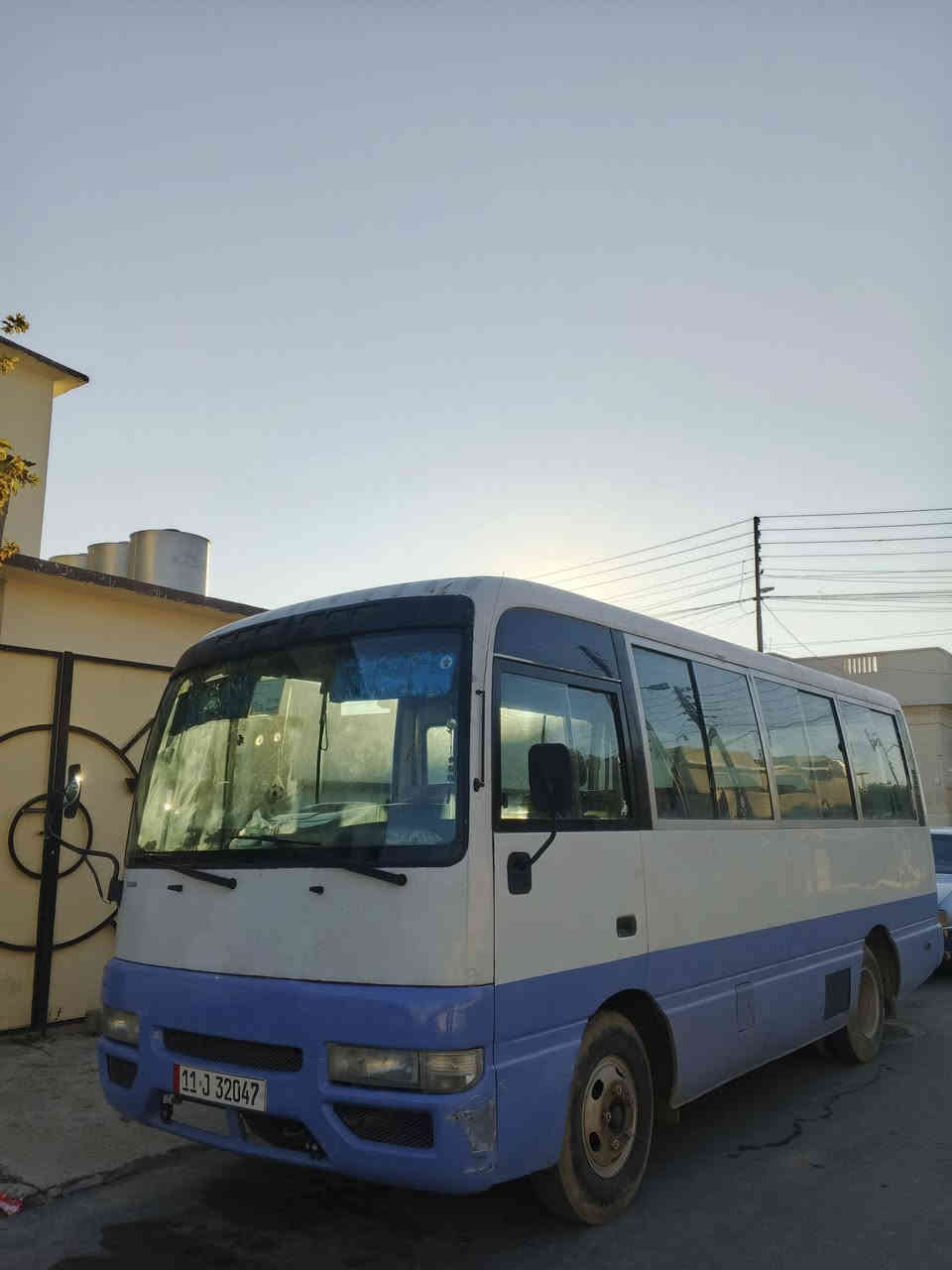 كوستر 2002 رقم جديد هيا وغرامه صفر هزه جديد منظومه غاز وبانزين مصبوغه حزام جماليه شباب اني مكلف بالنشر خابر على رقم.. ***********
