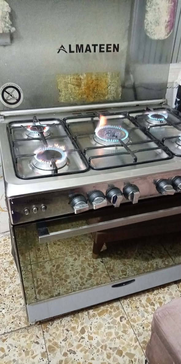 تخم عراقي تزكام ٧ مقاعد اي ضرر مابي + طباخ مصري شغال وكامل + ميز بلازما العنوان  السيديه ***********
