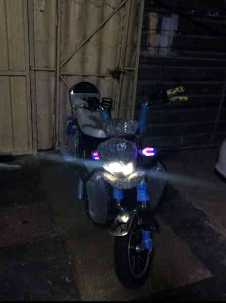 السلام عليكم 
الموطور:  للبيع 
الموطور نضيف كلش 
و كلشي بي شغال 
اربعه كير 
البطاريات عل فحص كلشي عل فحص 
عدد البطاريات 5بطاريات 
صويجين وبصمه 
وصويج مال الصندوق واحد فقط 
بصمه شغاله عن بعد 
كلشي بي شغال 
مكاني الرمادي السبعه كيلو 
السعر 450 وبي مجال 
الستفسار على هاذ الرقم «***********» 
بي واتساب وحياكم الله
