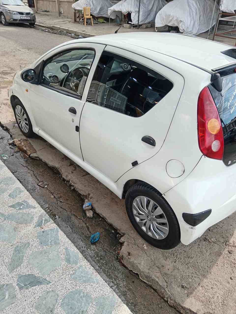 سياره بي واي دي موديل 2012 محرك وكير شرط بسه صفحه بس بخ شخط وكن بخو ويرمنيه كله شغاله شاشه كمره سياره مال جناي قطره مال بنزين كبون موجود تفصيل اكذر عل رقم *********** بي وتساب سعر 33 وبيه مجال حك جيتك شرط تبريد وتدفيه شغال
