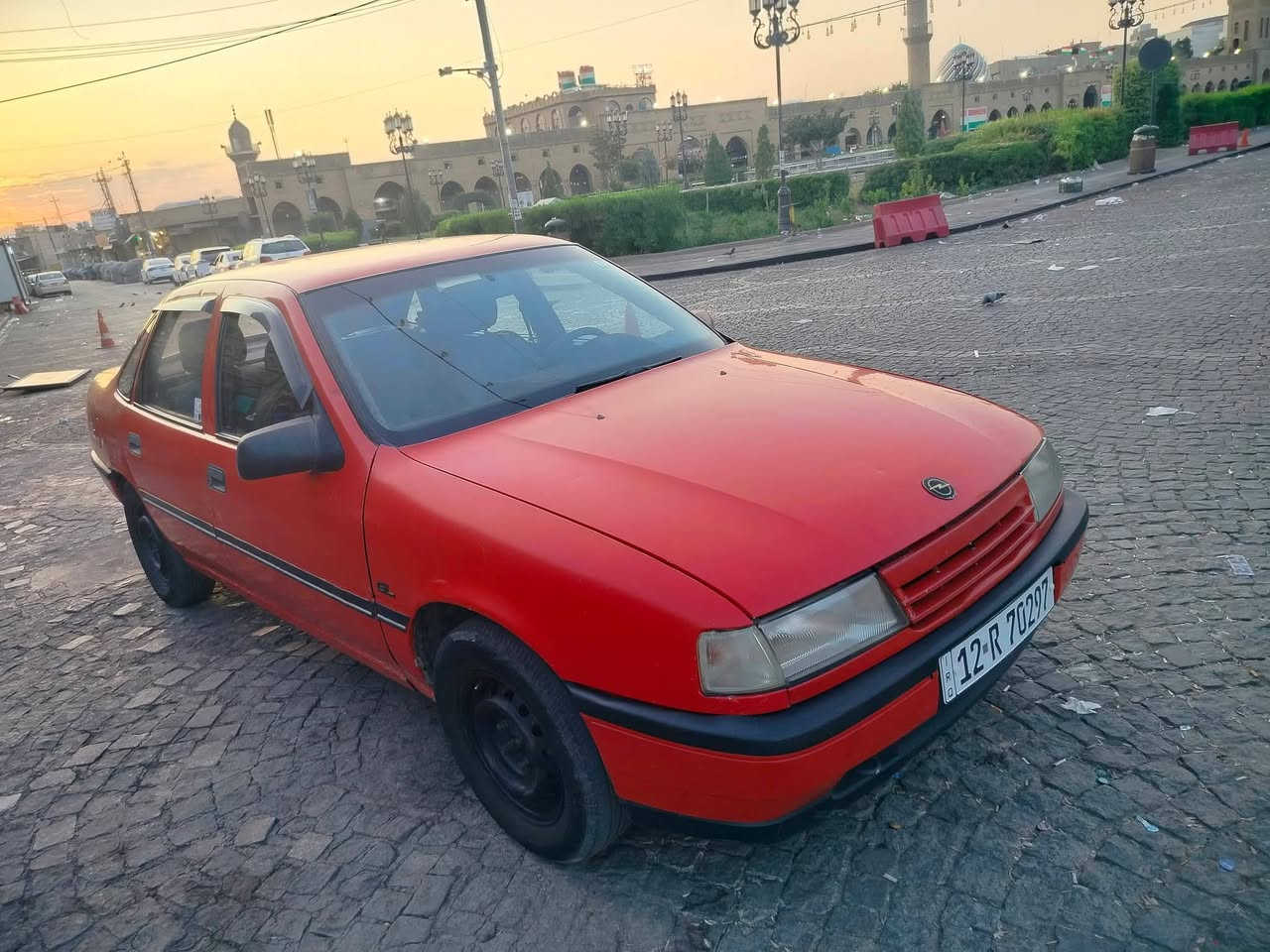 السعر  31 قفل

كنت طالب عليها  40

هسه اريدها ب 35 

ينزل من سعرها 4 ورقات

تشتري بيها محرك لأن السيارة حالياً بالصناعة فتت بماي وما بعد تشتغل يعني المحرك فحم يصير سعرها 31 قفل وشوف تفاصيلها أول صورة ..

السيارة بأسمي رقم نينوى دولي هزة وسنوية جديدة اني الشرعي شرط الوكالة والتحويل كوبون بانزين ماستر 

السعر 31 قفلها .. 

***********

***********

رقم الأسيا واتساب ***********
