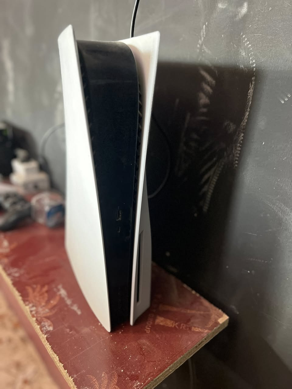 سلام عليكم
بلي 5 للبيع ملحقات كامله 
جوستك 2 السعر 550 مكاني بعقوبه التحرير 
***********
