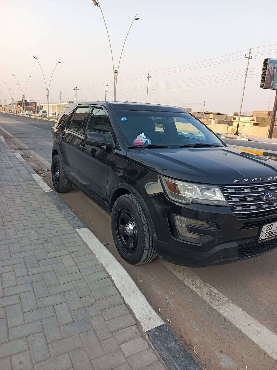 سلام عليكم  فورد اكسبلور بوليسي البيع او مراوس  2017 
حادث دعاميه امامي فقط مامفتح اي قطعه بل سياره سياره مصبوغه عام لين البوليسي يجي لونين سياره 5 راكب 6 سلندر  3700 مكينه كير جدد توه شادهن 
منضومه تبريد كله جديده حداديه جديده درايم شفت جديد 
تخم تاير جديد ويل بوليسي اصلي سياره جاهزه
سعر135 وبيه مجال 
مكاني البصره شط العرب الحوطه 
***********
