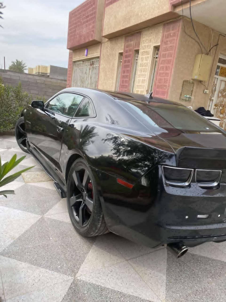 كمارو موديل 10 RS رقم انكليزي باسمي 
فول مواصفات وارد امريكي 
‏فتحة
‏كشنات جلد تدفئة كهرباء
‏حساسات خلفية 
‏تشغيل عن بعد
‏الويالة مالها تو سايز 
‏حادثها باب عكس سايق بامريكا وهنا طخات خفيفه ابيع حزام
‏سيارة نشطة جدا و قوية و مصروف عليها من كهربائياتها و صلنصاتها  كواتم و منظومة تبريد محرك كاملة
‏عليها تخم تاير جديد الخلفي زوج تويو 
‏بطارية مبدلها قبل اسبوعين هانكوك اصلية ١٠٠ امبير هي وضمانها 
‏سيارة بأسمي مع شرط التحويل 
‏سبب البيع محتاج سيارة صالون 
‏مكان السيارة /قضاء الصويرة 
‏متواجد واتس لأي استفسار ***********
‏والسعر 72ورقة بيها مجال
‏
