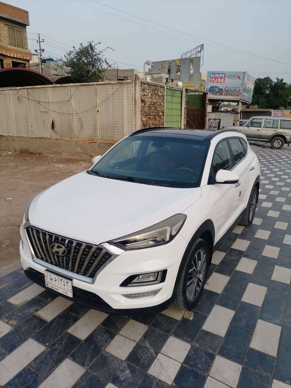 توسان موديل ٢٠٢٠ خليجي الكاصد فول مواصفات واحد/واحد بصمة تشغيل بصمة ابواب كشنات جلد ثنينهن كهرباء تبريد قطعتين ٥ ويل كب بانوراما سياره جديده لوك محرك ٢٠٠٠ دوش محرك وكير كفاله بيها بنيد بي حالوب فقط باقي السياره كفاله السعر ١٧٨ ورقه مكان السياره بغداد الرصافه ***********
