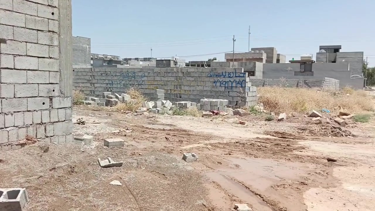 قطعه 215 متر للبيع ركن خدمات ماي كهرباء تبليط راس فرع حي بدر خلف كليه جعفر الصادق قريب ع شارع عام اكثر. تفاصيل ***********
