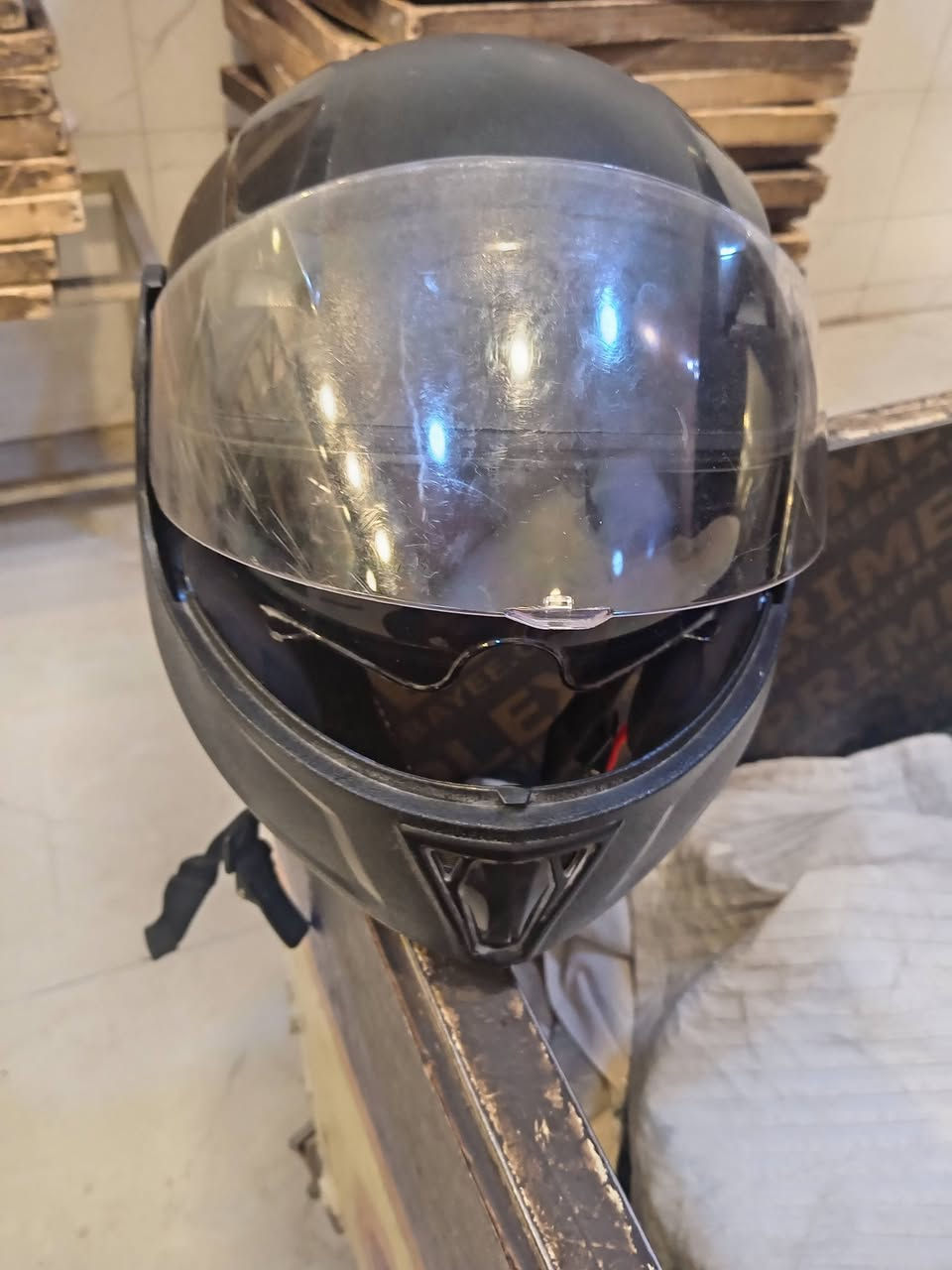 سلام علكيم خوذه مال دراجه رياضيه للبيع السعر ٢٥ الف للاستفسار الاتصال علئ رقم *********** بيها مجال بصيط للشراي
