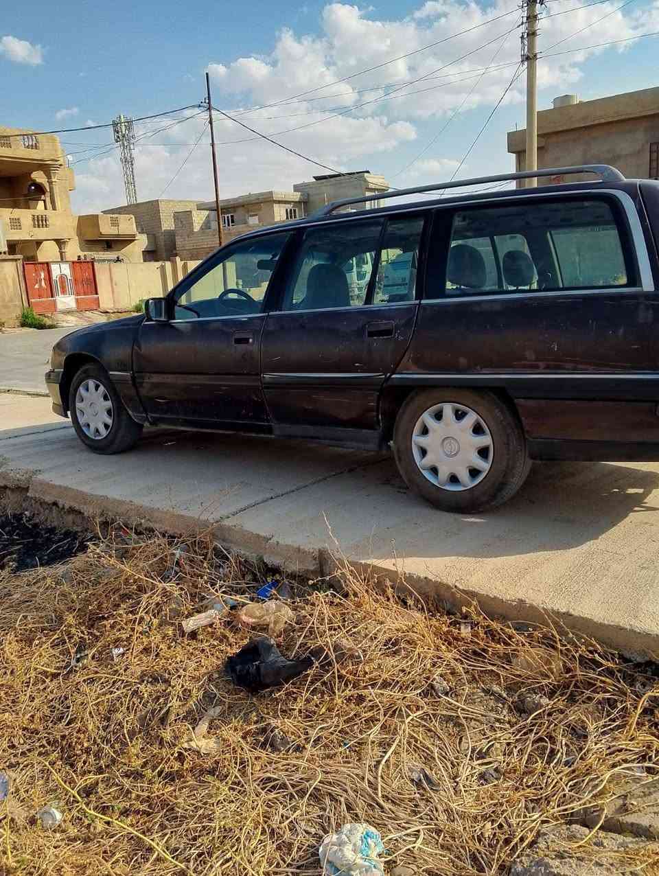 اوبل وميكه شتيشن للبيع الموديل 1993الون بيذنجاني السيارة جهازة بدون ضربه بدون خياس المحرك شرط الكير شرط  الباتري جديد التايرات جيدة                تحويل ولقرامات الرقم نينوى الشرعي ولوكيل تحت اليد كمرك مدفوع وباقي بس التحويل السعر 13وبيها مجال التصال علاء الرقم***********

