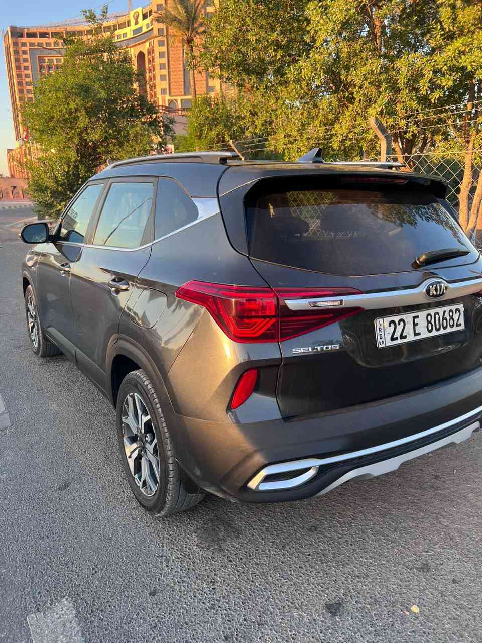 السلام عليكم للبيع فقط
كيا سيلتوس٢٠٢١ اللون رصاصي فيلي رقم اربيل الجديد الدولي ماشيه ٧٣ الف كيلو حادثها دعاميه امامية فقط وراس البنيد بي رصعه اتبدل وانصبغ بدون ايرباك وصور الحادث ويه الصور  وبيها طلع من امريكا قبغ الجنطة امبدل ومصبوغ مواصفاتها 
بصمة تشغيل وتشغيل عن بعد 
سلايد
شاشة تدعم نظام الكار بلي والاندرويد
كامرا خلفية
كشن كهرباء السايق
 كشنات جلد 
دخول ذكي
تدفئة وتبريد
تدفئة بالكراسي الامامية 
فول تحكم ستيرن 
رادارات تحذير التجاوز والخلف
رادار الحفاظ على المسار 
رادارات جانبية وامامية وخلفية 
اضائة داخلية LED
لدات امامية وخلفية 
بلوجكتر زينون ابيض 
اشاير بالمري 
شاحن جوال لاسلكي 
لد امامي وبك لايت لد
داخل كاربون 
محرك اربعه سلندر ٢٠٠٠ دوش
شاشة حجم كبير
مود درايف ثلاث وضعيات 
قيادة ذاتية
وبيهة هواي مواصفات بعد ملاحظة الكير at مو سيفيتي المرغوب امبدل السعر ١٥٣ ورقه وبيها مجال عند المعاينه السيارة بأسم شركة شرط التحويل 
مكانها بغداد حي القادسية رقمي ***********
