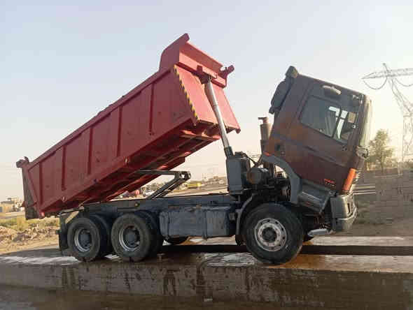 سلام عليكم داف موديل 2003 للبيع قلابي مجموعه جي اف محرك 380 سياره مكفوله كفاله عامه كير بلادي 4ب4 سياره جاهزه للعمل للاستفسار عن السعر اتصل بل رقم ‭٠٧٨٢ ٣٣٤ ٤٥٥٤‬
