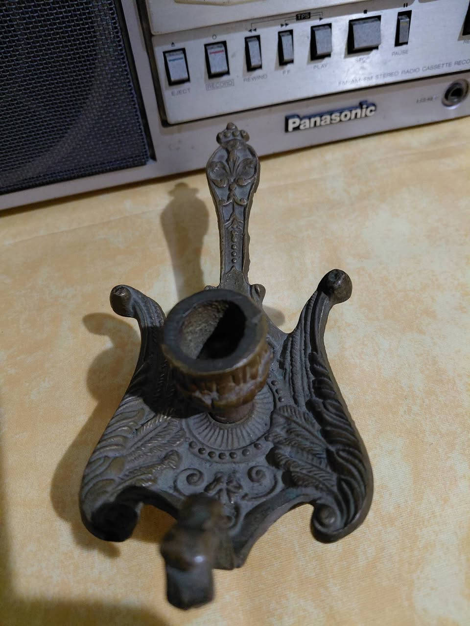 شمعدان انتيك ،حامل شموع إيطالي من 
النحاس الأصفر بتصميم طائر خيالي بقاعدة
19 * 8 cm قياسات
ارتفاع 8 cm 
380 grammes 
15 $
Italian Brass Fantasy Bird Footed Candle Holder


**إذا كنت صاحب هذا الإعلان وتريد حذفه لأي سبب، رجاءا أرسل رسالة إلى الدعم الفني**