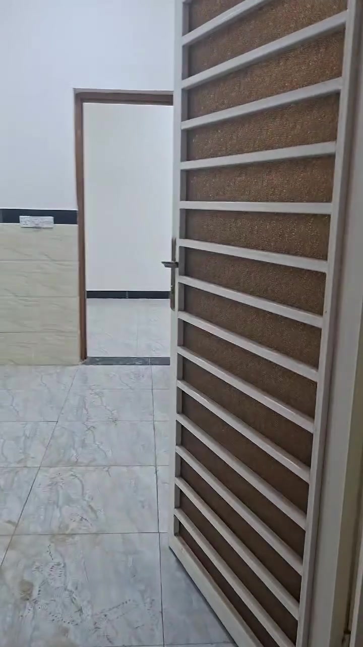بيت لبيع في البصرة خلف جامع البصره الكبير المساحه ١٠٩ متر طابو صرف طابقين على شكل مشتملات ارضي وفوق ارضي هم مشتمل الاتصال بنا ***********

