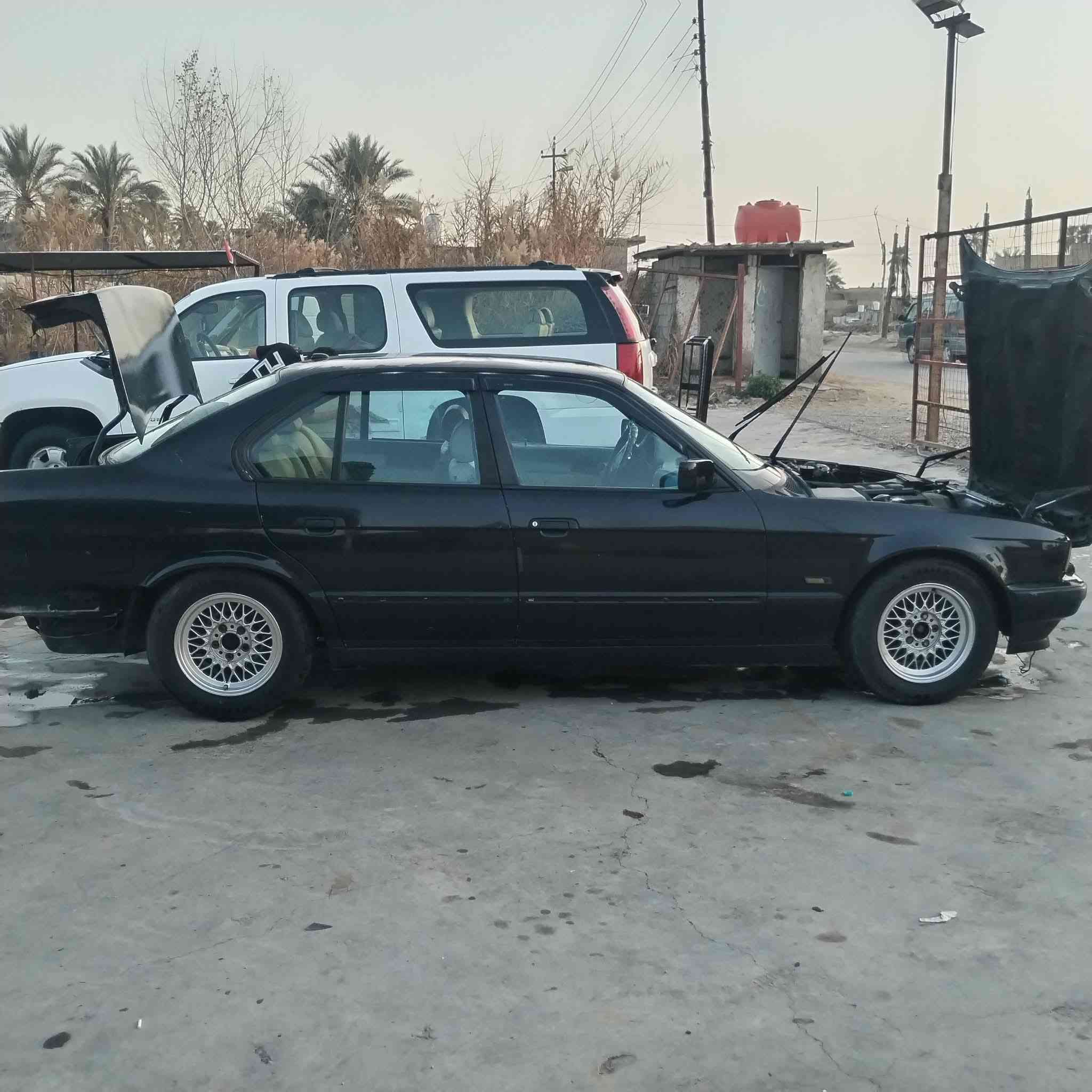 بي ام 525
موديل 1992 
رقم كركوك تحويل مباشر 
محرك فانوس بي تنقيص قليل 
كير مكفول 
حداديه عوزه ترتيب 
الكشر دكت جاكوج مابي 
بيها صبغ حزام جماليه 
سياره بلاديه وحلوه كلش 
للاتصال ***********
مكان السياره بالحله السعر 53 وبيها مجال قليل
