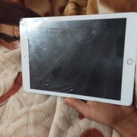 ايباد 7.   ذاكره 128. بضربه بالحساس سعر 200 وبي مجال وتساب فقط 0773998...