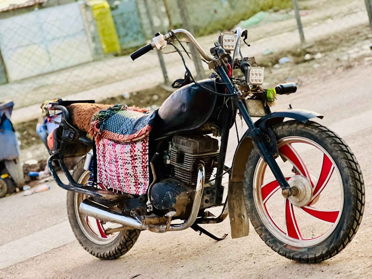 السلام عليكم ….جونده للبيع كلك كلك دراجه مكينته خير من الله خرسه شلع ومعدل فول  كهربائيات كله شغاله سلف نگره   
بيه زوج تاير +زوج اوياله جدد 
دبلات الخلفيه زوج جدد 
ضفيره جديده 
باتري جديد 
سعره 250وبيه مجال بسيط للشراي 
مكاني بابل المسيب السده الهنديه 
***********بي واتس آب
