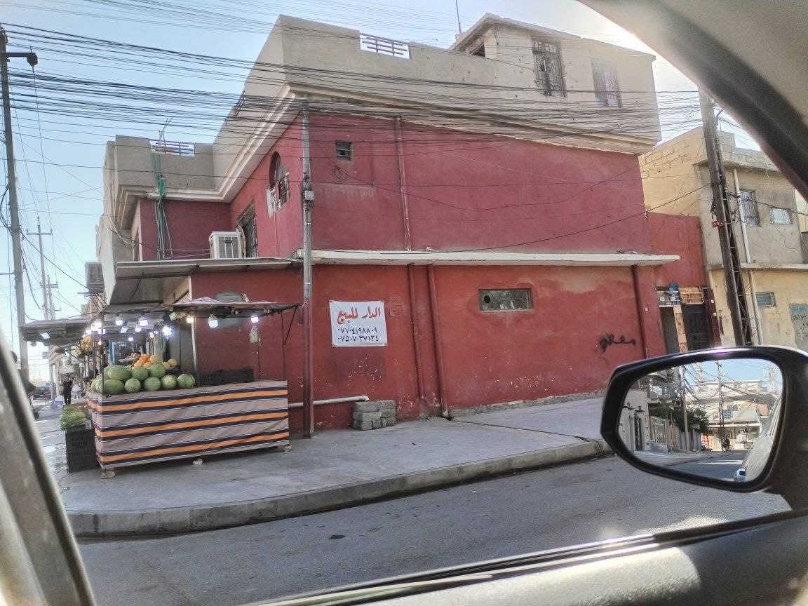 بيع مستعجل 
بيت للبيع في حي الهاتف بالقرب من سكة القطار 
مساحه 150 متر 
يتكون من بيت وشقه مفصولين وثلاث محلات مؤجرين 
يتكون البيت من غرفتين نوم وهول ومطبخ وصحيات 
والشقه تتكون من غرفتين نوم وهول ومطبخ وصحيات 
للاستفسار الاتصال على الارقام 
***********
***********
