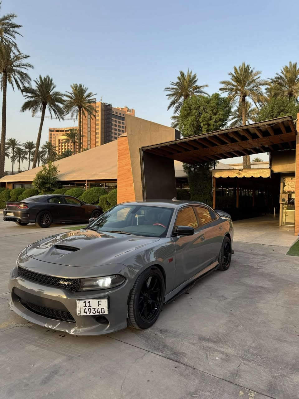 السلام عليكم
چارچر RT / 2019. وارد امريكي 🇺🇸 اللون اسمنتي 🩶 كت بلادي 
الحادث : چاملغ امامي مبدل نفس اللون ، دعامية بدون ايرباك  ، شاصي ولغد بدون  تصليح ( براس الشاصي ضرر جداً جداً بسيط ) ، باب مصبوغ والصفحه توحيد لون 
( السياره بيه 3 سونرات ) 
السياره ماشيه 58 ميل حقيقي كير مكينه اكسل ع وضع الشركه رقم بغداد باسمي رقم انكليزي.
الموصفات التزويد.
الاضافات:
*   برمجة وتفريغ هدرز شورت تيوب�.Srt بنكات •
*  راديترات srt.
*   بلكات ريسنك.
*   نورلات 1050.�.srt ثلاجه •
دركة RPM ماخذها 800 دولار.
ويل كب سكات باك.
داخل كاربون فايبر تغطيس.
شاشه كبيره كامره دواره.
شفتات ستيرن.
مازدات لد متغير ع تلفون.
لحايه جانبيه واماميه سكوبات.
لايت زنون مع بروجكترات زنون.
بدون ايرباك بدون كلوب سيرفس 
مكان السياره ( يرموك / قادسيه ) 

السياره مصروف عليها وكل الاضافات بيهه 
بالنسبه للصوت اكو بوابات تنسد وتنفتح بالريمونت .

 210 وبيها مجال بسيط 

***********  اتصال + واتساب
