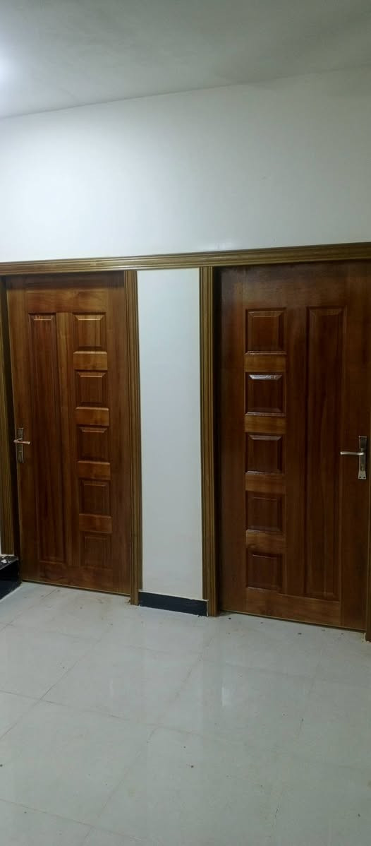السلام عليكم 
الدار للبيع طابو زراعي سند 25طابقين 
يحتوي البيت على 4غرف نوم واستقبال وكلدور 2 ويحتوي على مشتمل خلف الدار العنوان حله شارع 80 نزله سفينه النجاة 
للاستفسار الاتصال على الرقم ***********
