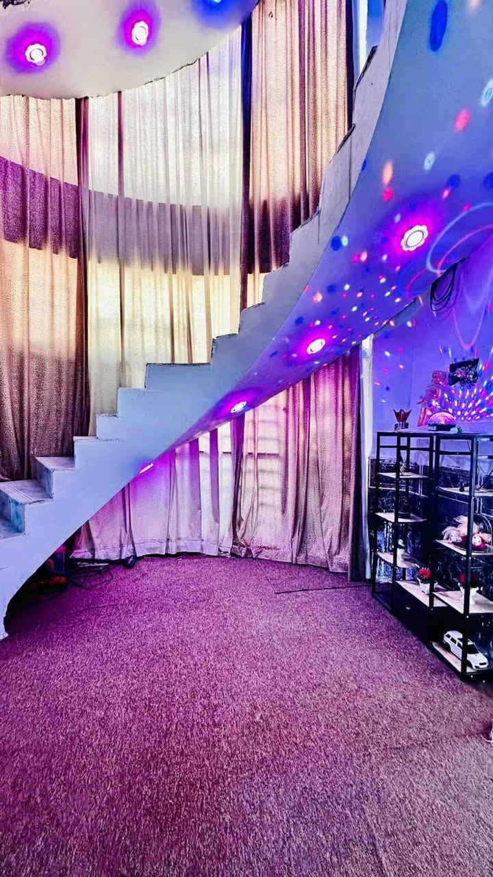 200 م للرهن شارع المجمعات حي النداء السعر 17 مليون ***********
