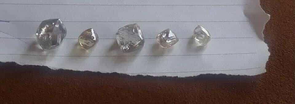 Natural rough diamond
Vvs1
200 usd per ct


**إذا كنت صاحب هذا الإعلان وتريد حذفه لأي سبب، رجاءا أرسل رسالة إلى الدعم الفني**