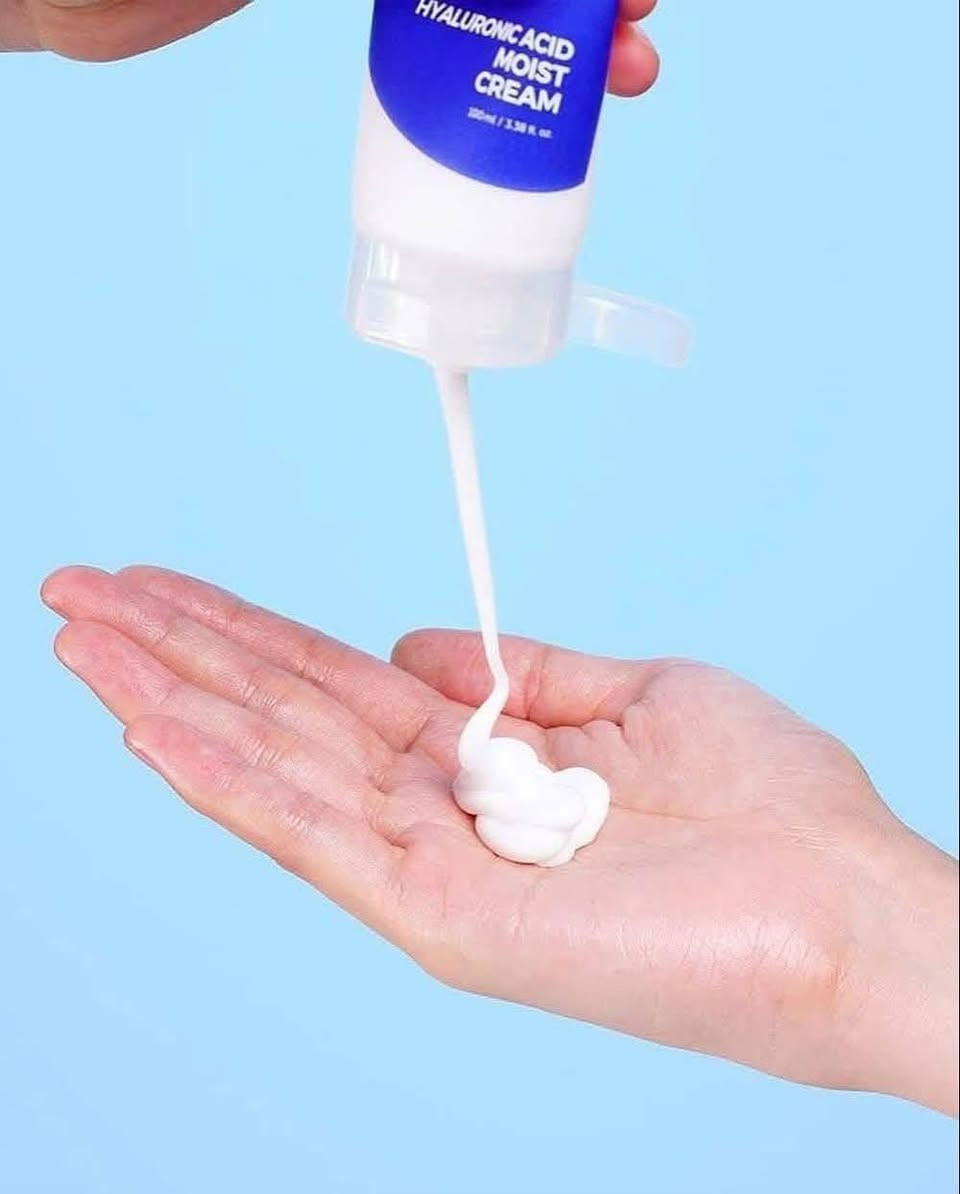 ISNTREE — Hyaluronic Acid Moist Cream
بنوعين 

💙 مرطب ازنتري للبشرة الجافة والعادية

والبشرة الدهنية والمختلطة

✅يعالج الجفاف ويرمم حاجز البشرة 

يحتوي على 5  أحماض الهيالورونيك .

كريم مرطب بحمض الهيالورونيك  يرطب بشرتك ويخفف من شدها ويضيء بشرتك. 

💙 يسمح حمض الهيالورونيك الموجود في 5 أحجام جزيئية بترطيب أعمق في خلايا بشرتك ويخلق حاجزًا للرطوبة لمنع فقدان الرطوبة وتخفيف الضيق.

كريم الترطيب العميق هذا له تأثيرات ترطيب طويلة الأمد.

لا يسبب الحساسية - اكتمل اختبار تهيج الجلد

مرطب من ازنتري قوامة جل كريم 

 خالي من العطور والكحول 

والزيوت العطرية

توصيل 5 الف جميع محافظات العراق


**إذا كنت صاحب هذا الإعلان وتريد حذفه لأي سبب، رجاءا أرسل رسالة إلى الدعم الفني**