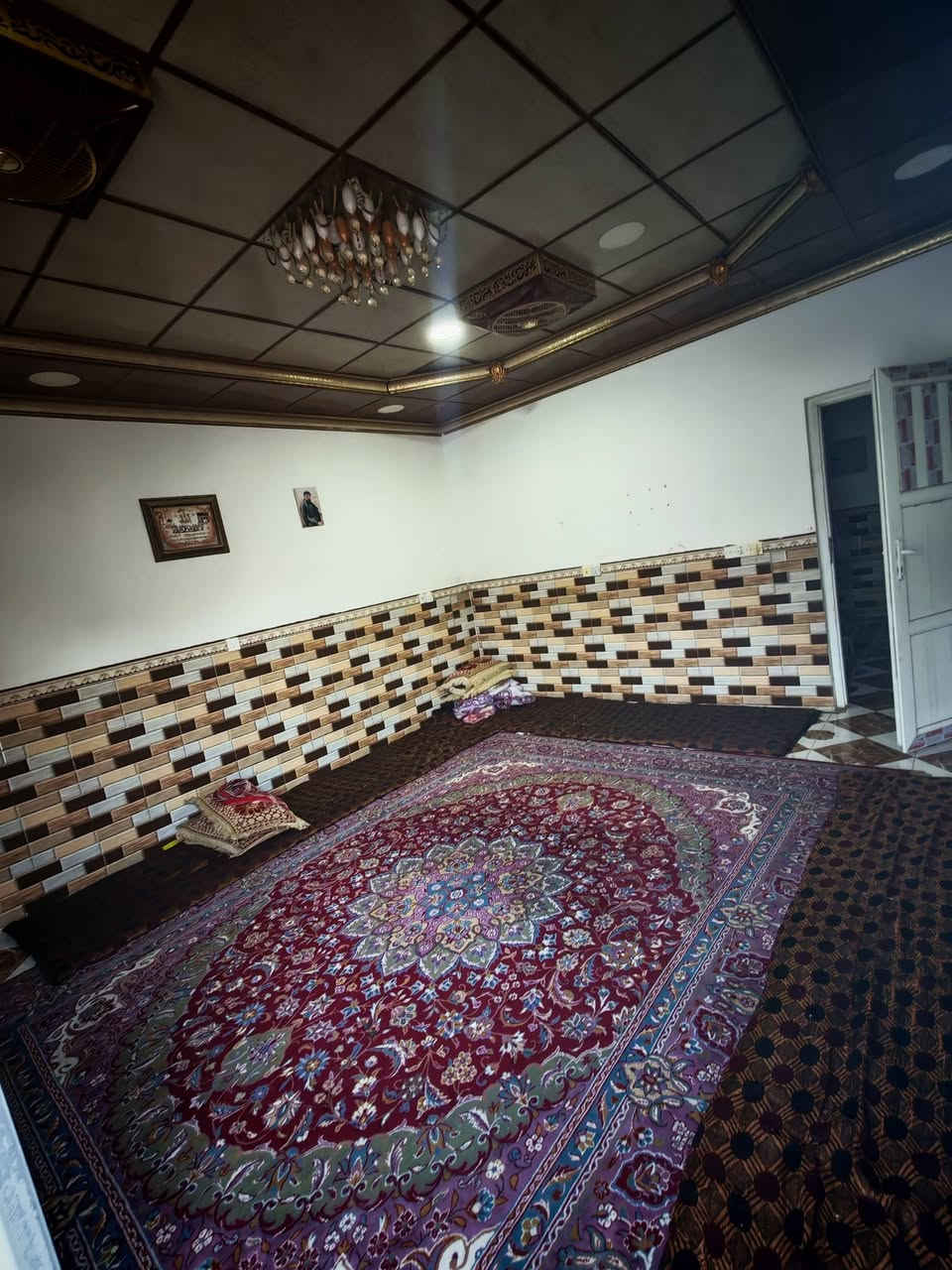 الدار للبيع ‼️
العنوان تكريت/القادسيه/شارع ابو عقرب/قرب جامع اقرأ
  
مساحة الدار ▪️150 متر▪️
10 × 15 مربع
استقبال + مطبخ + صاله + صحيات داخليه و خارجيه + 2 غرف نوم
 السعر 🔸90🔸 وبيه مجال شي قليل
رقم الهاتف 📞
🔹***********🔹
