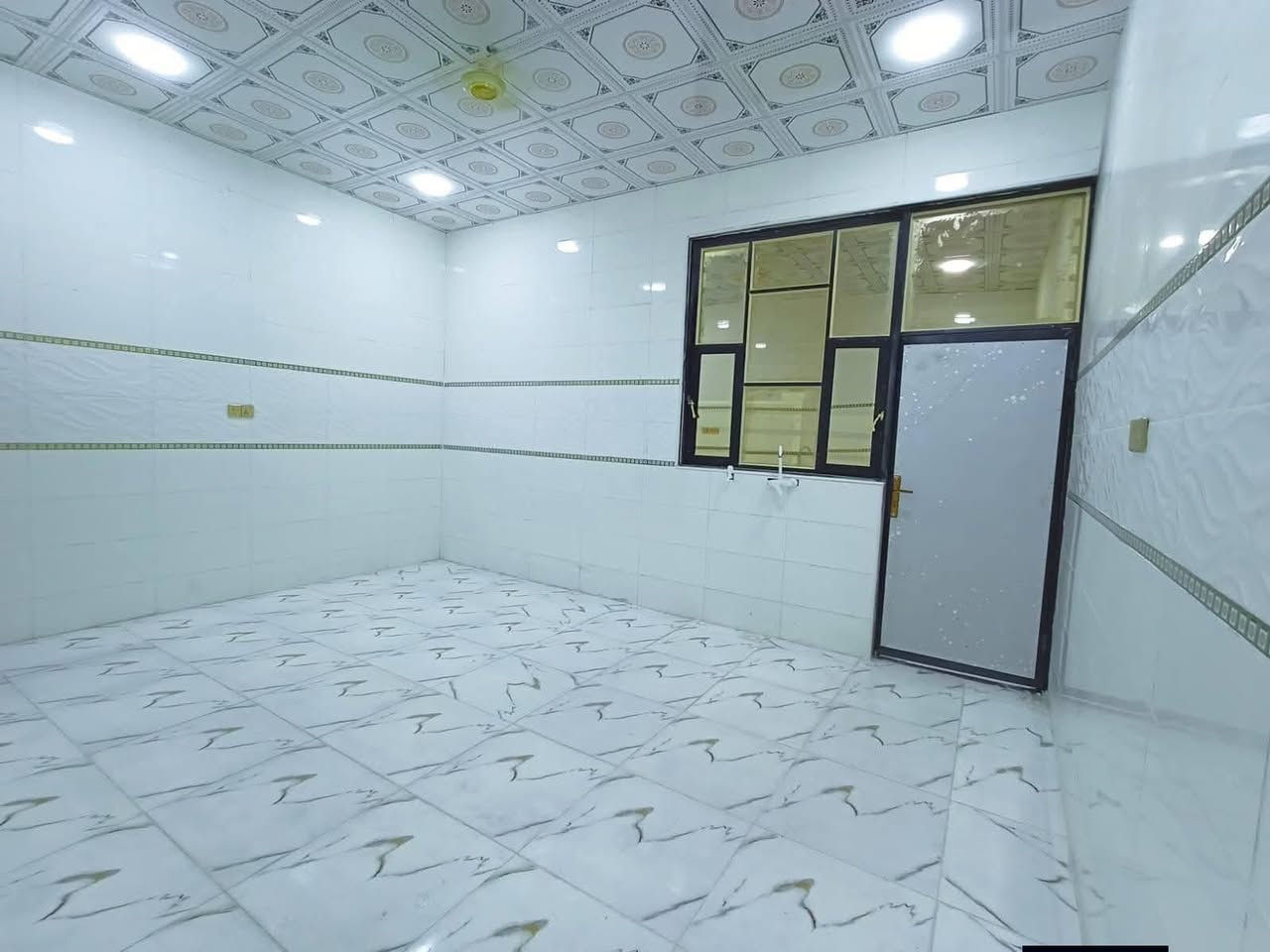 اسعد الله اوقاتكم بكل خير 🌹

عن توفر بيت للبيع  🏡
#مساحة  200 متر 
طابو زراعي عراقي وكاله ونسخه من طابو
يحتوي البيت على 🌟
غرفه نوم 2♦️
ديوان♦️
مطبخ
صاله♦️
صحيات داخلي وخارجي♦️

#البناءجديد  درجه اولى 
منطقه هدوئ
 ومتوفر بيها
جميع الخدمات  ماء كهرباء 
مدارس حكوميه ومدارس اهليه 
شارع 8 متر 
#السعر /105وبي مجال
#العنوان : بصره ابي الخصيب  
حمدان المعاريف  طريق سيد حامد

للاستفسار يرجى الاتصال
على الرقم***********
