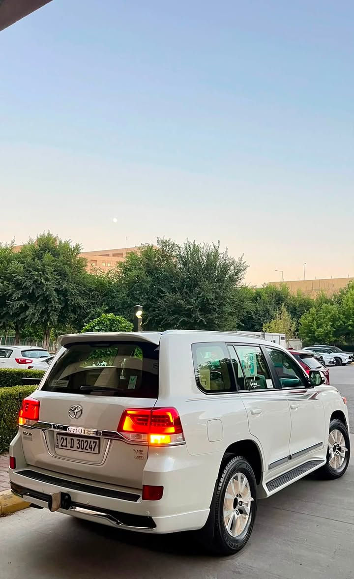toyota land crusir_2018_  وايت ديشن
🧿سیارە بل کارتون ماشااللە🧿
اللَّهُمَّ صَلِّ عَلَى مُحَمَّدٍ وَعَلَى آل مُحَمَّدٍ

🔷 ملاحظه سياره ماشاالله نفص ماكو زيرو
🔷لاند كروزر (٢٠١٨) وايت ديشن 
🔷سياره حتا سبير ما نزل 
🔷سياره (وايت ديشن درجه اولا )
🔷ماشيه 67000 الف كيلو سياره تجديد اولا مره، شرط فحس شریکە

🔷تويتا لاندكروز موديل (٢٠١٨) وايت ديشن
🔷سياره مواصفات (GXR)وايت ديشن اصلي
🔷 (٦)سلندر __ حجم محرك (٤٠٠٠)     
🔷ماشيه (67) الف كيلو شرط شرط 
🔷سياره مكفول كفاله عامه _ بدون صبغ
بدون بارد بدون مفتوح حيل نظيف جديد

🔷سياره گير محرك بشرت مامفتوح كل بشرت
🔷داخل دیزاینو 
🔷4 اطارات و ويل جديد شريكه شرط
🔷سياره داخل بيجي كوشنات جلد 
🔷كامل غه راض مال شريكه موجود حتا عرضيا مامفتوح لوك لوك 

🔷مواصفات سياره 
(بصمه .. الانزلاق .. كشن جلد  .. ثلاجه ..  زينون .. هواء مزدوج .. نيظام ايكو ..
حساسيه الديك الموخره مرايات .. فتحه ..
تشغيل عن بعد ..  باب بصمه )

🔷سنويه هزه كل جديد مباشر حول
سنويه حتا ٢٠٣١ جديد مباشر حول

🔷• نظافه ١٠٠٪ كامل سيرڤس بدون نقص 

🔷مكان سليمانيه
🔷سعر (٤٧٣$)
🔷رقم . ***********
