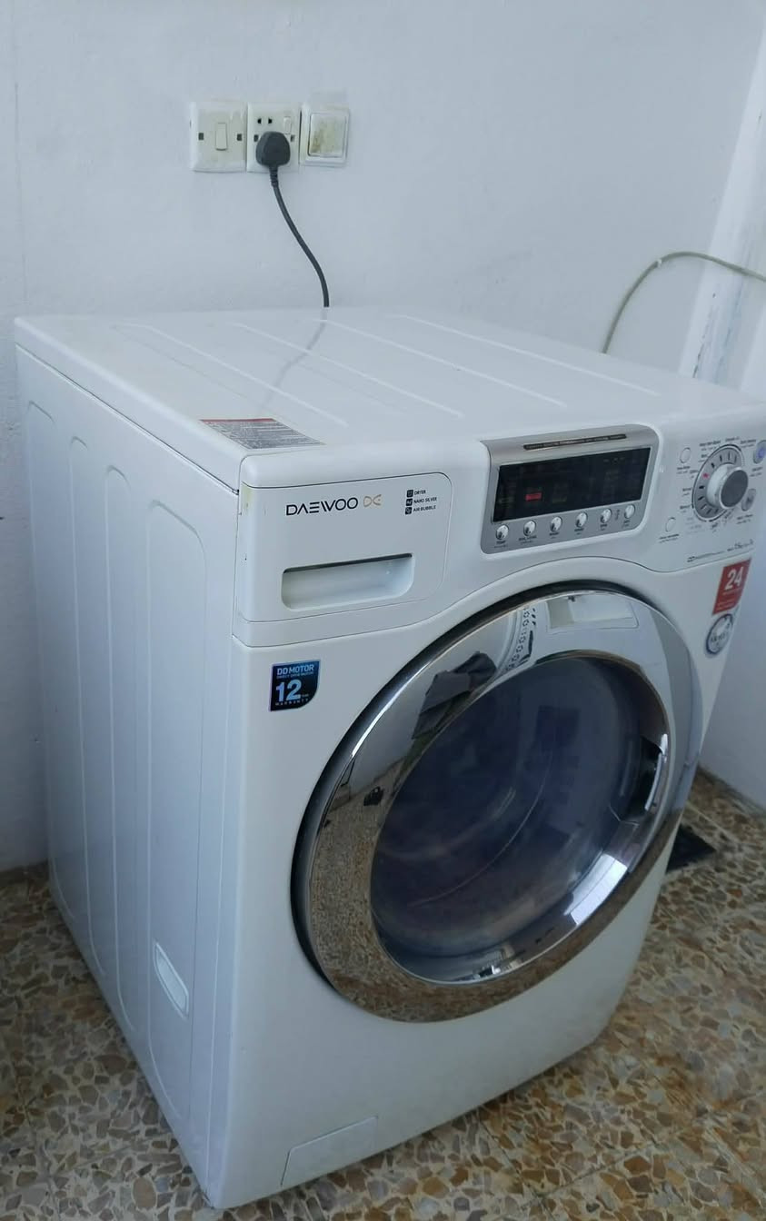 غسالة دايو كوري اصلي 15 كيلو تغسل بطانيه نفرين بلادي وضع شركة بدون اي تصليح شرط العنوان موصل جانب الأيمن رجم حديد للاستفسار
***********
***********
